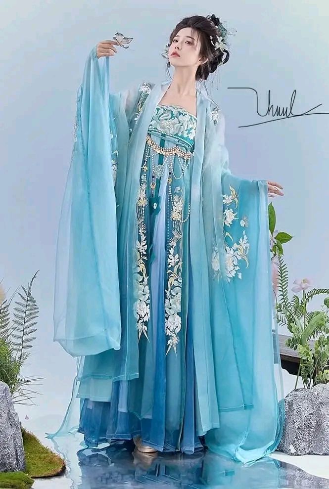 Winter Fashion for Little Girls in Traditional Hanfu Costumes Winter Fashion for Little Girls in Traditional Hanfu Costumes