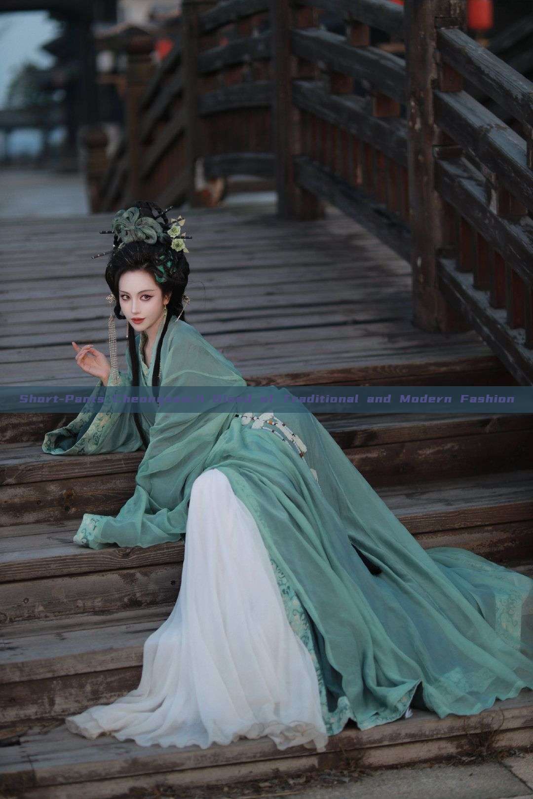 Short-Pants Cheongsam:A Blend of Traditional and Modern Fashion