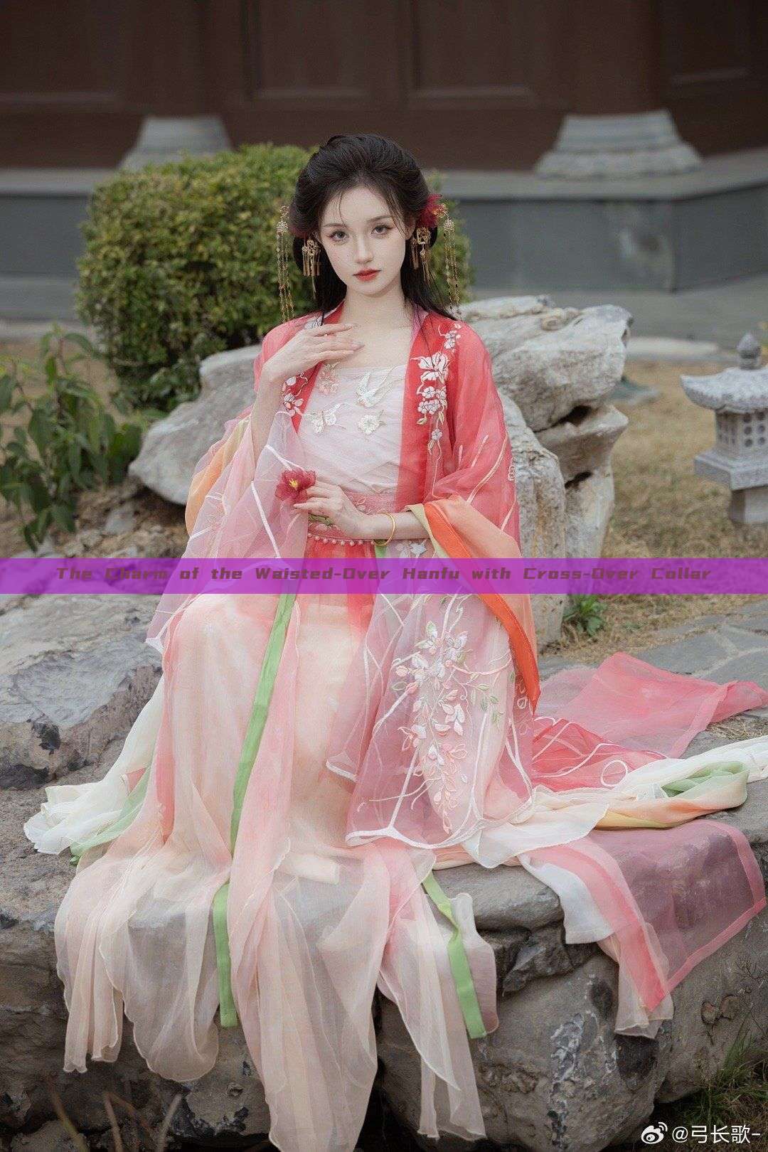 The Charm of the Waisted-Over Hanfu with Cross-Over Collar The Charm of the Waisted-Over Hanfu with Cross-Over Collar