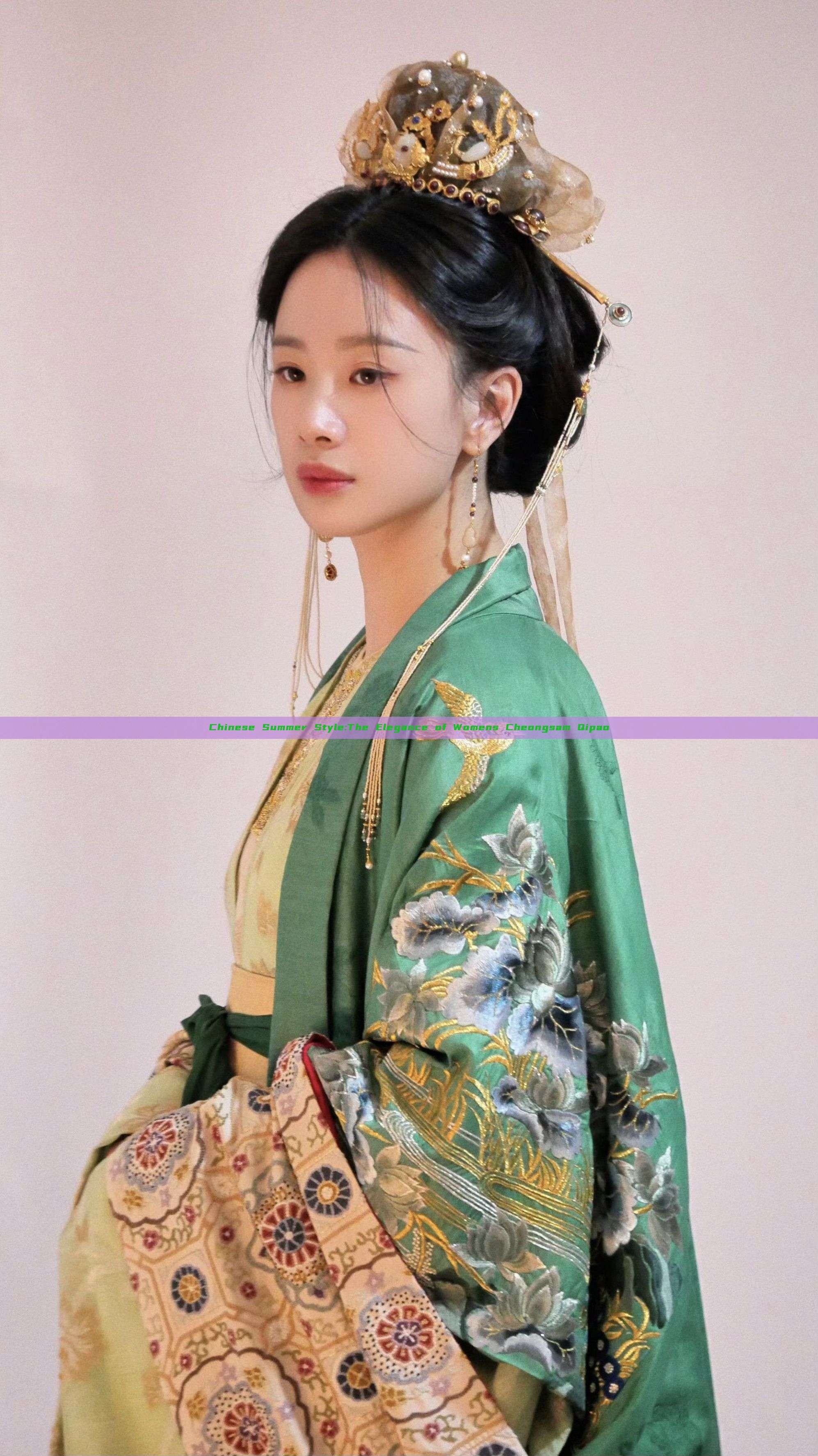 Chinese Summer Style:The Elegance of Womens Cheongsam Qipao Chinese Summer Style:The Elegance of Womens Cheongsam Qipao