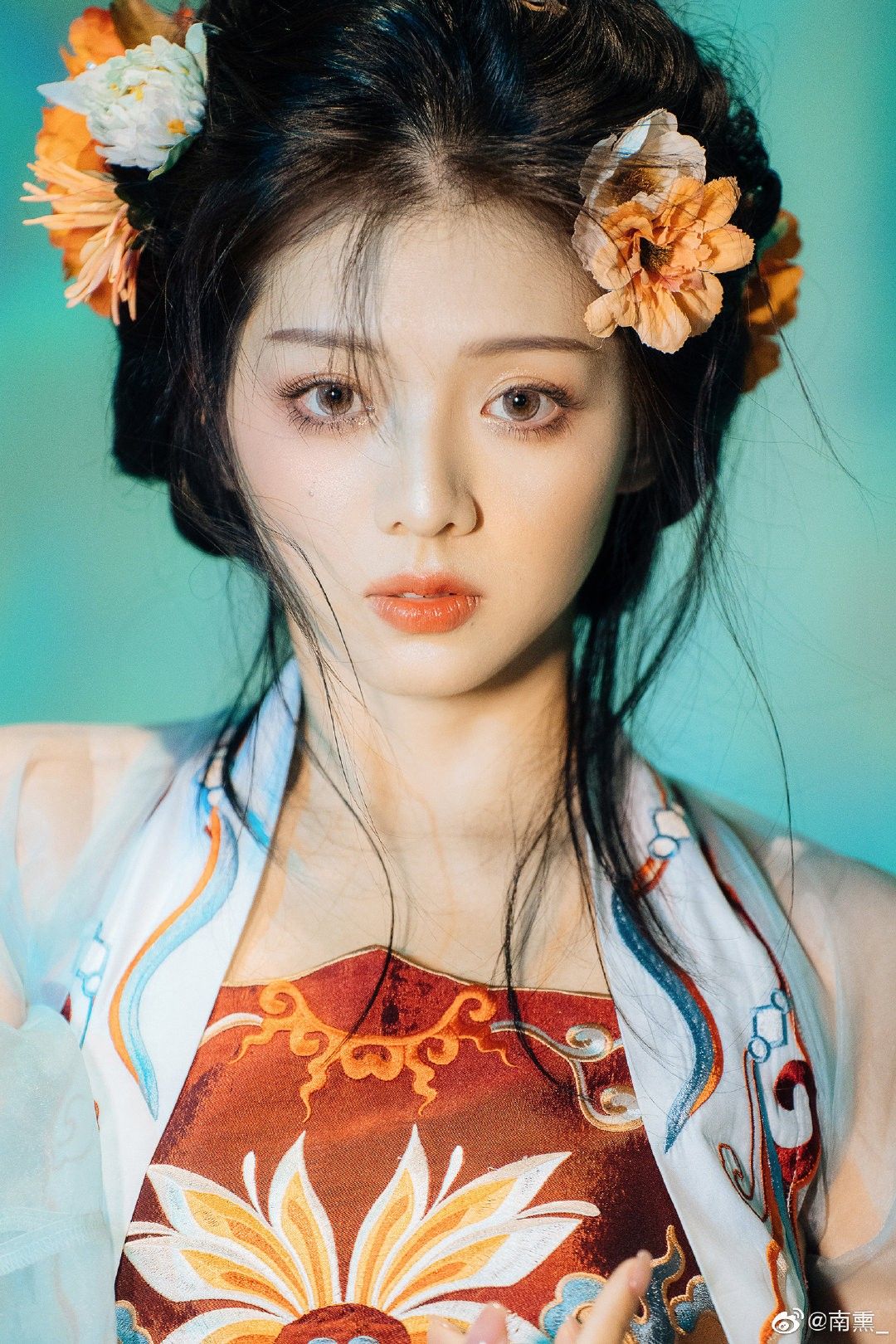 Reinventing the Qipao:Daily Life Fashion for Modern Girls Reinventing the Qipao:Daily Life Fashion for Modern Girls