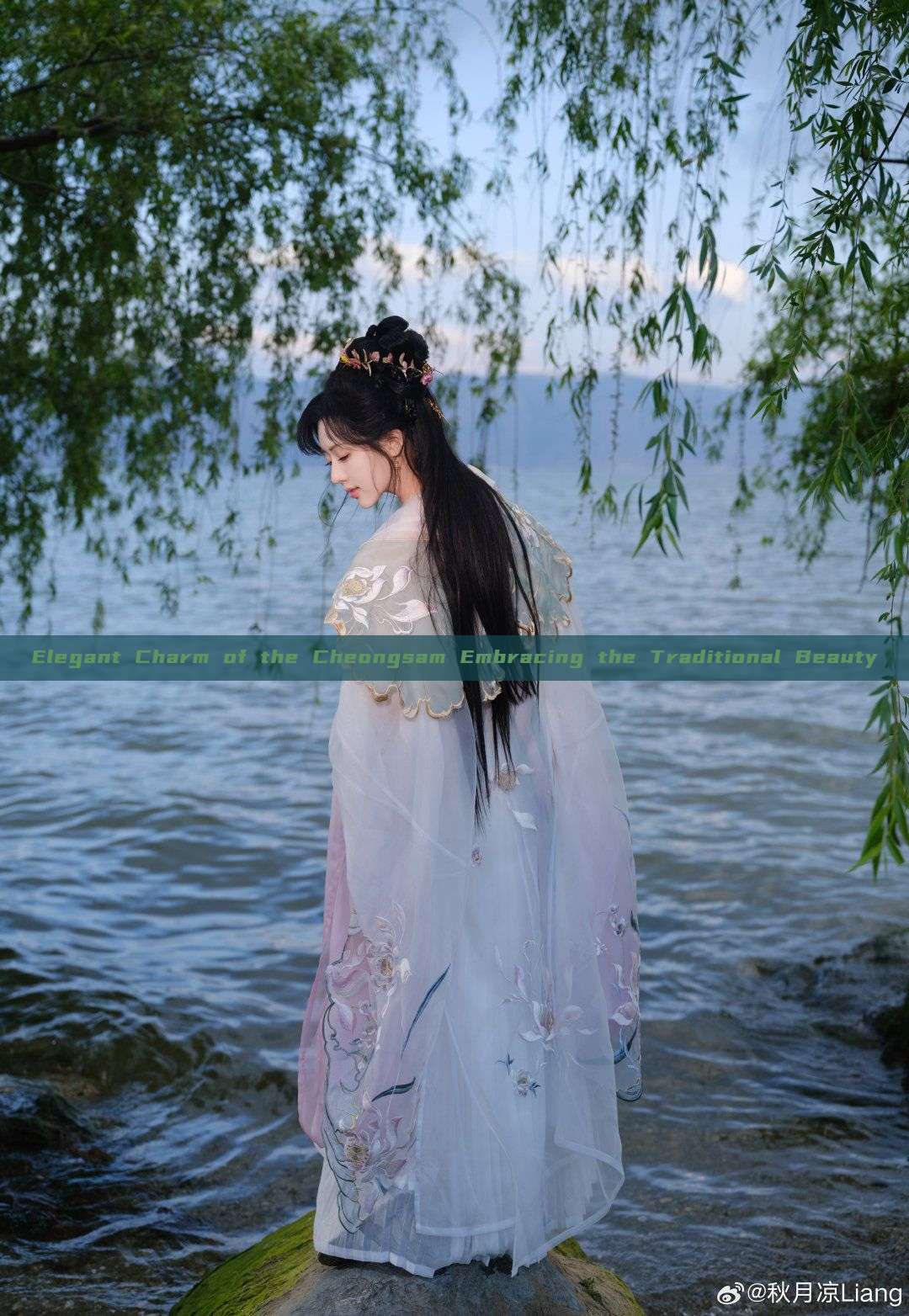 Elegant Charm of the Cheongsam Embracing the Traditional Beauty