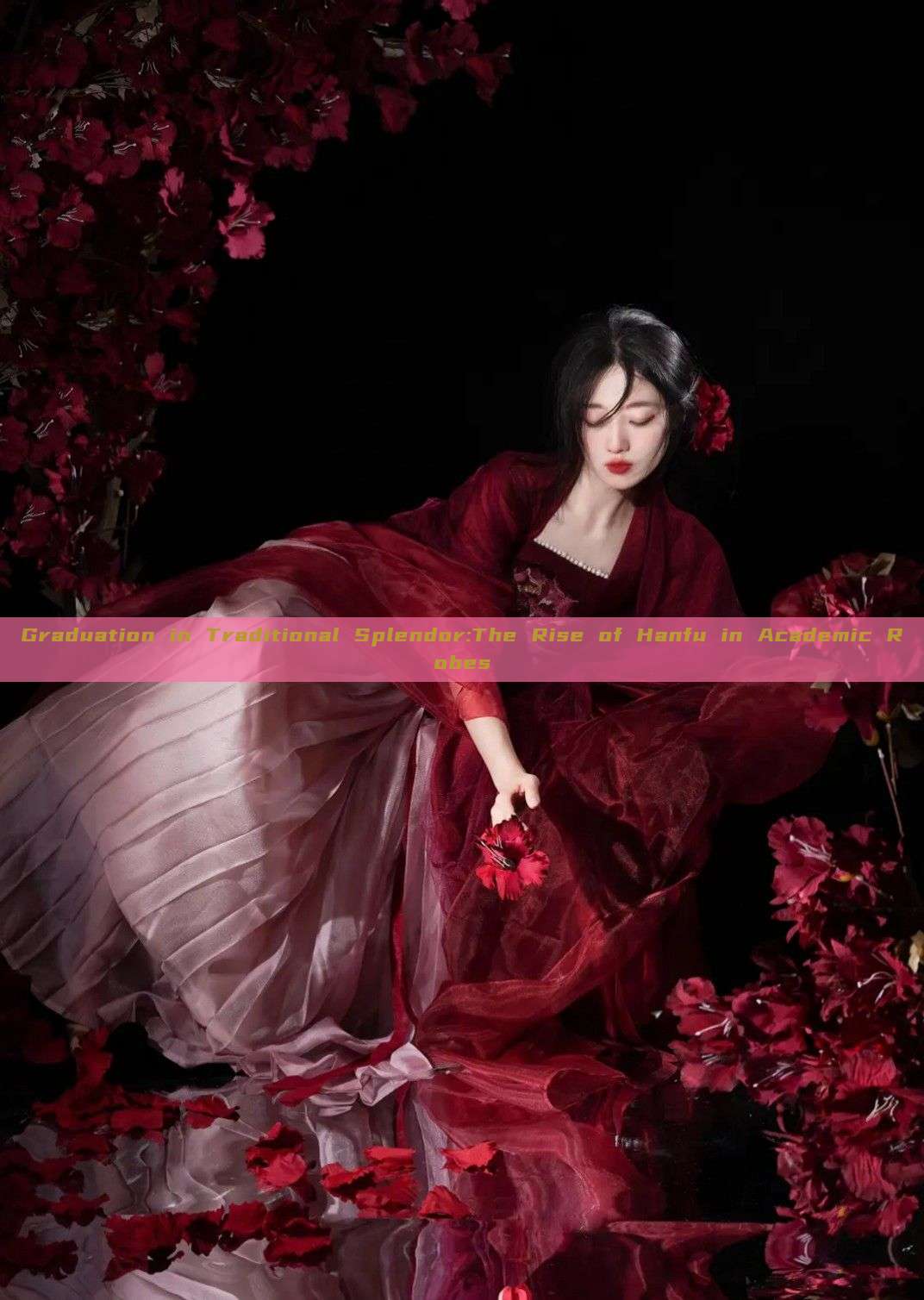 Graduation in Traditional Splendor:The Rise of Hanfu in Academic Robes