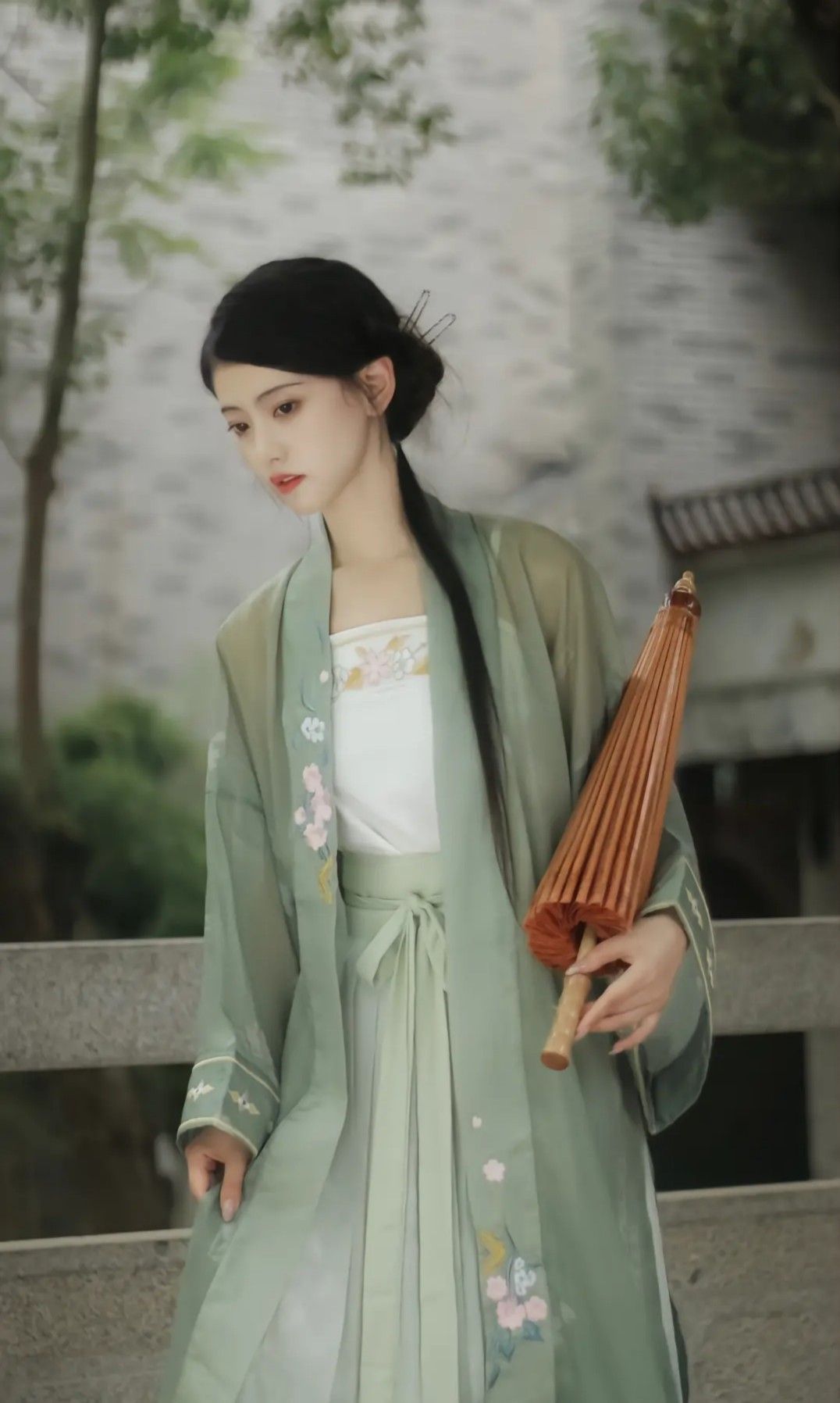 A 4-Year-Old Girls Chinese New Year Hanfu Set:The Mamen Skirt with Horseface Design