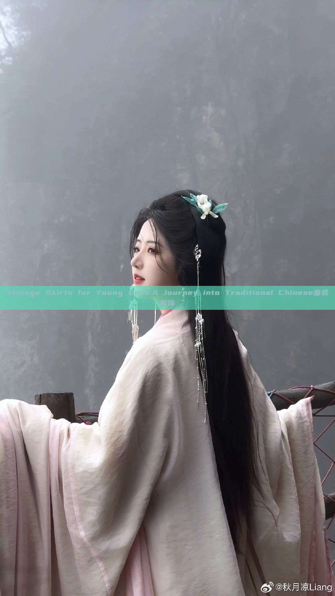 Vintage Skirts for Young Girls:A Journey into Traditional Chinese童装服饰