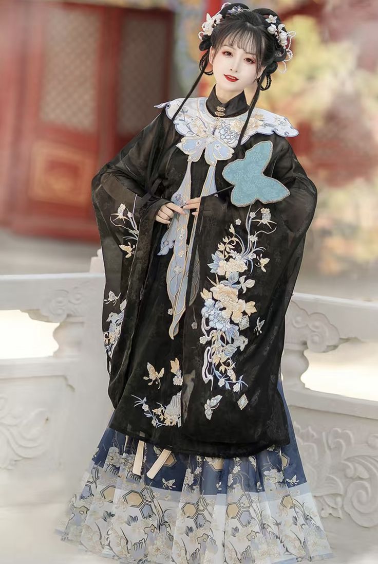 Graduation Class Uniforms:The Revival of Hanfu for High School Graduates Graduation Class Uniforms:The Revival of Hanfu for High School Graduates