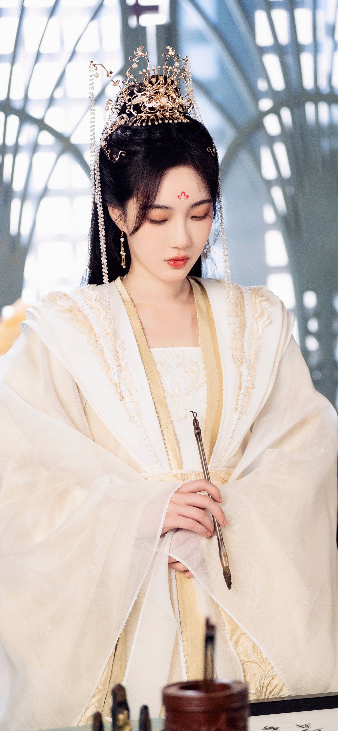 The Splendor of Traditional Chinese Clothing:Tang Zhuang and Hanfu The Splendor of Traditional Chinese Clothing:Tang Zhuang and Hanfu