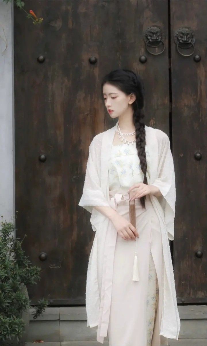 Yunhe Qipao:The Elegance of Traditional Chinese Dress