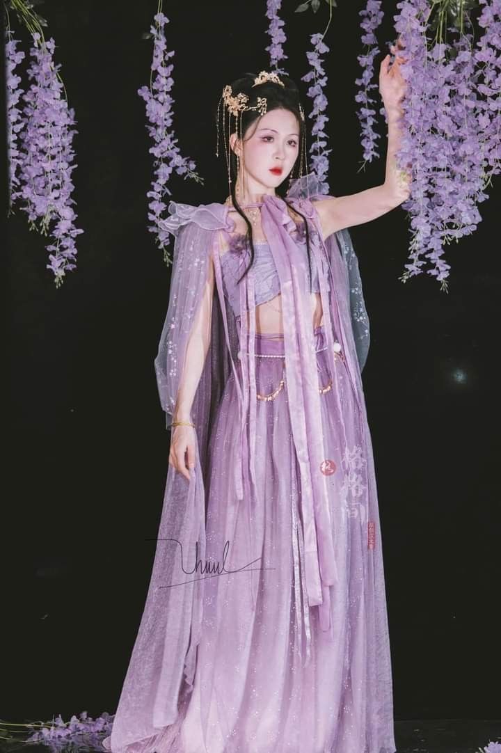 Winter Elegance in Extended Tall-Fit Cheongsam:A Fashion Statement