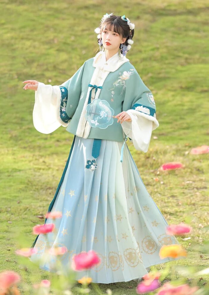 Bridesmaids in Song Dynasty Hanfu Fashion:A Glimpse into Traditional Elegance Bridesmaids in Song Dynasty Hanfu Fashion:A Glimpse into Traditional Elegance