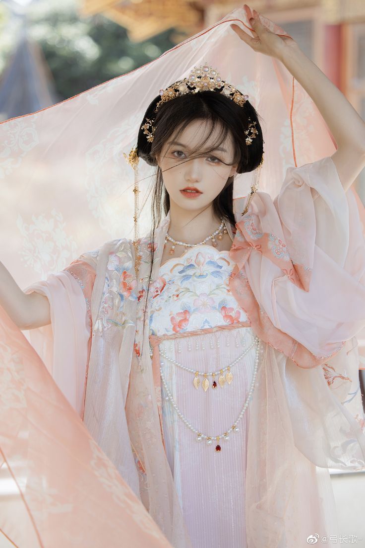 Traditional Chinese童装女汉服:The Enchanting Fairy Dress