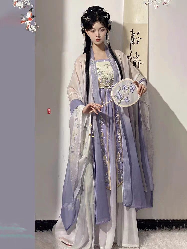 Reimagining Cheongsam for Summer:Modern Updates and Fashion Forward Trends Reimagining Cheongsam for Summer:Modern Updates and Fashion Forward Trends