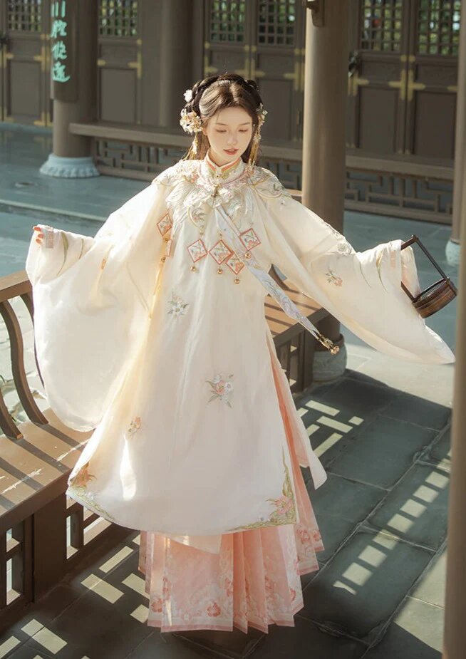 A Review on the Elegance of Hanfu Two-Piece Set with a Long Skirt A Review on the Elegance of Hanfu Two-Piece Set with a Long Skirt