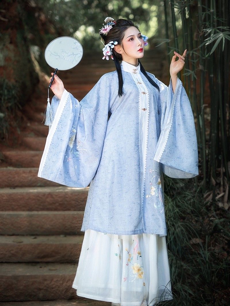 Exploring the Enchantment of Mesh-Decorated Hanfu Shoes Exploring the Enchantment of Mesh-Decorated Hanfu Shoes