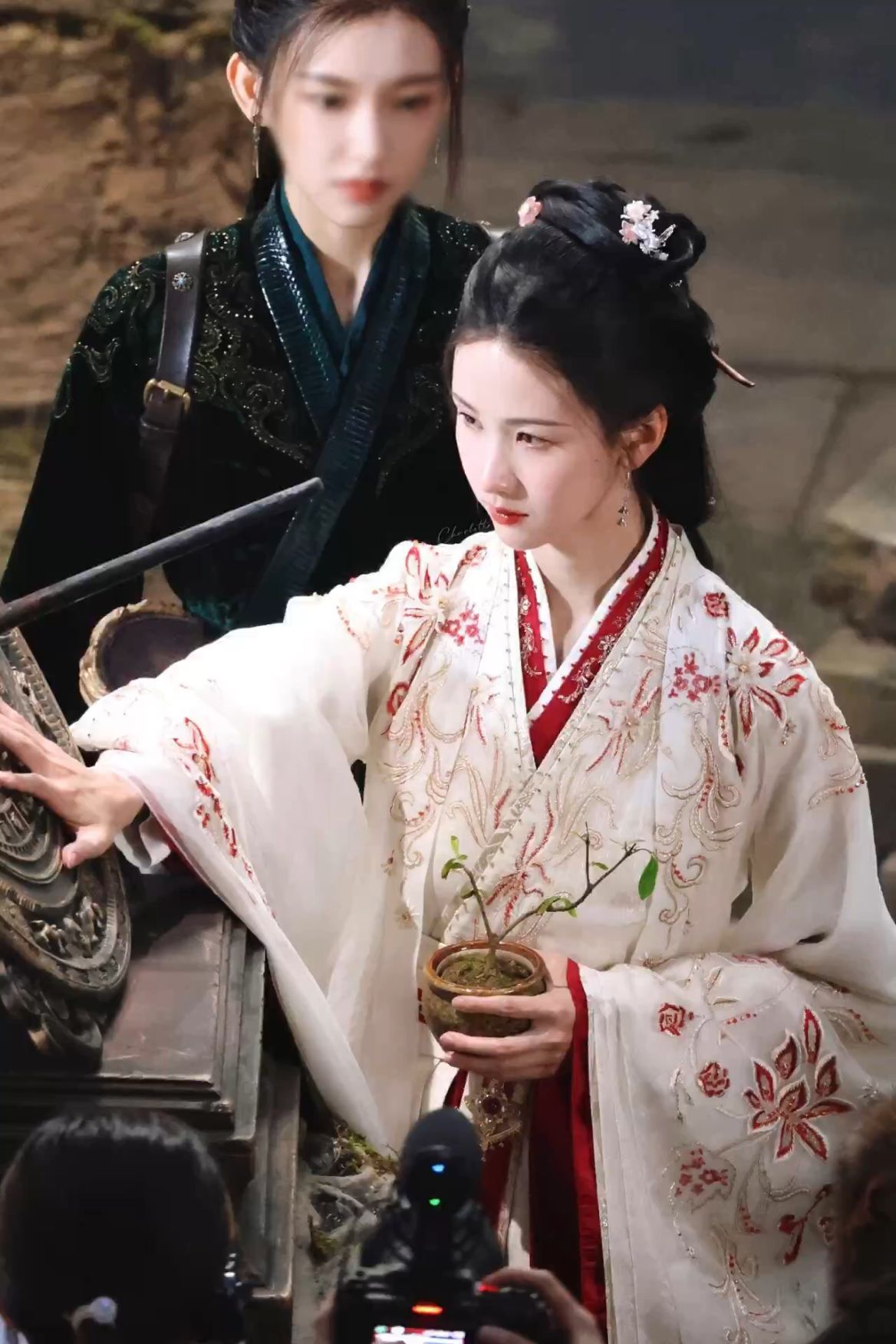 Yuzhou Chronicles:The Revival of Hanfu 汉服)in Modern Times