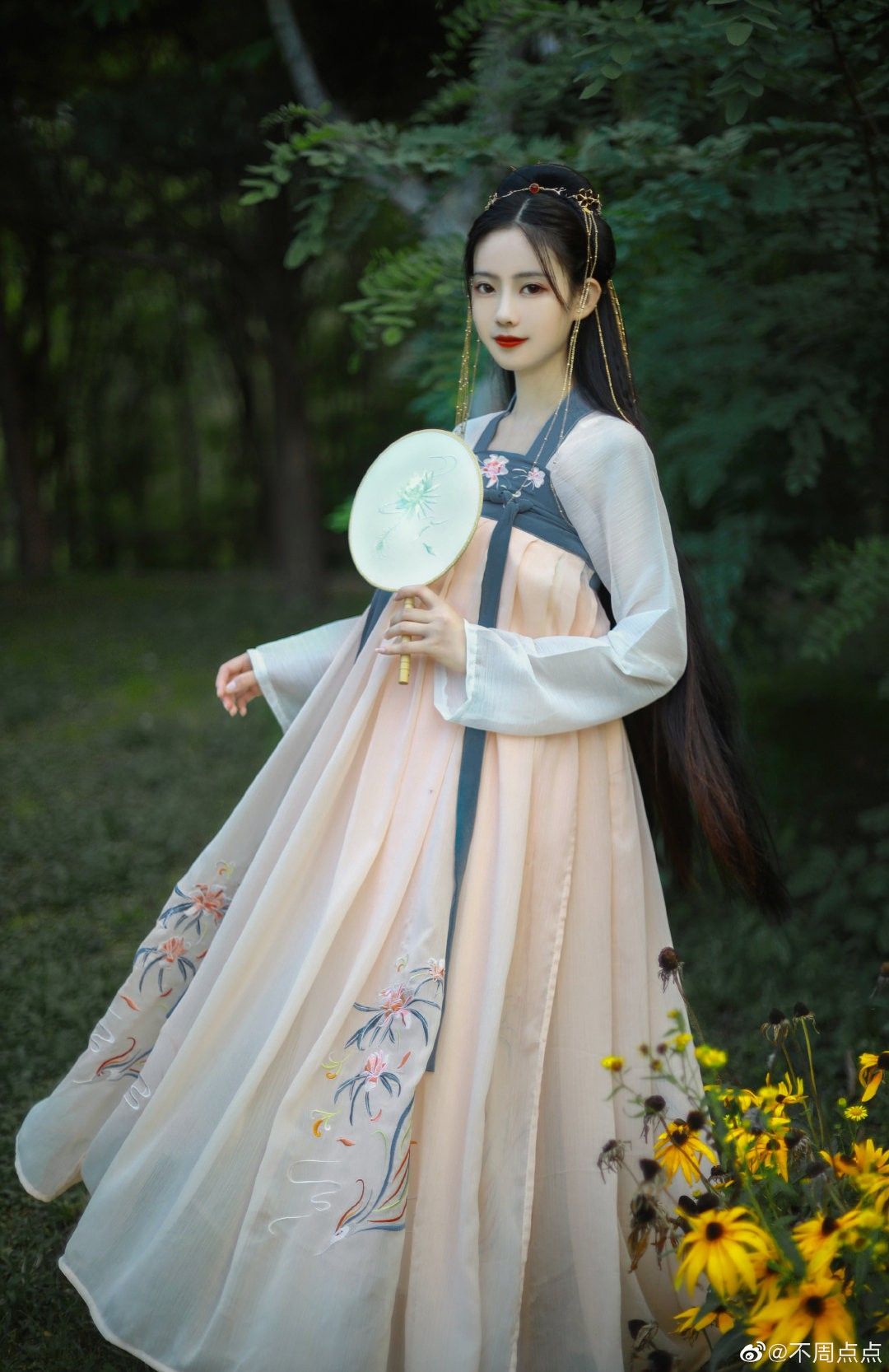 Petite Summer Fashion:The Rise of Hanfu Dress for Mini-Statues Petite Summer Fashion:The Rise of Hanfu Dress for Mini-Statues