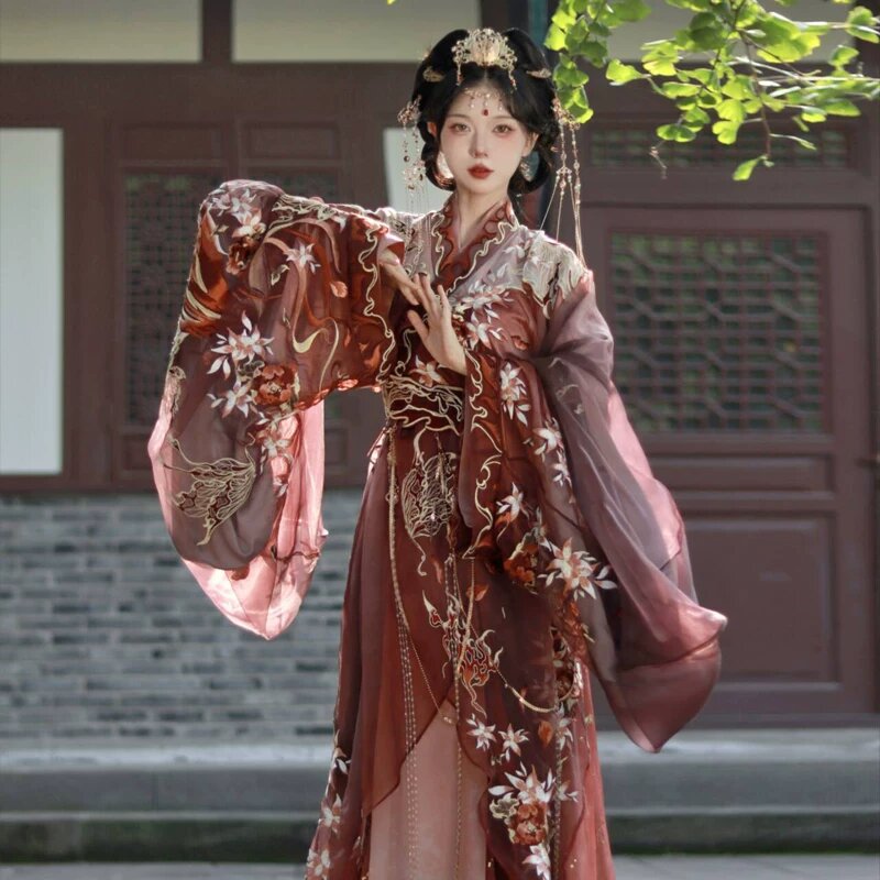 The Revival of Hanfu:Hezi Qun and Its Appeal to Modern Middle School Students The Revival of Hanfu:Hezi Qun and Its Appeal to Modern Middle School Students