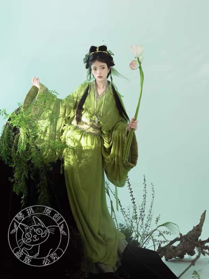 醋酸缎马面裙,时尚与传统的完美结合 醋酸缎马面裙,时尚与传统的完美结合