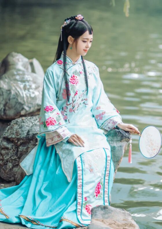 Traditional Tang-Style Winter Girls Top:A Blend of Culture and Comfort Traditional Tang-Style Winter Girls Top:A Blend of Culture and Comfort