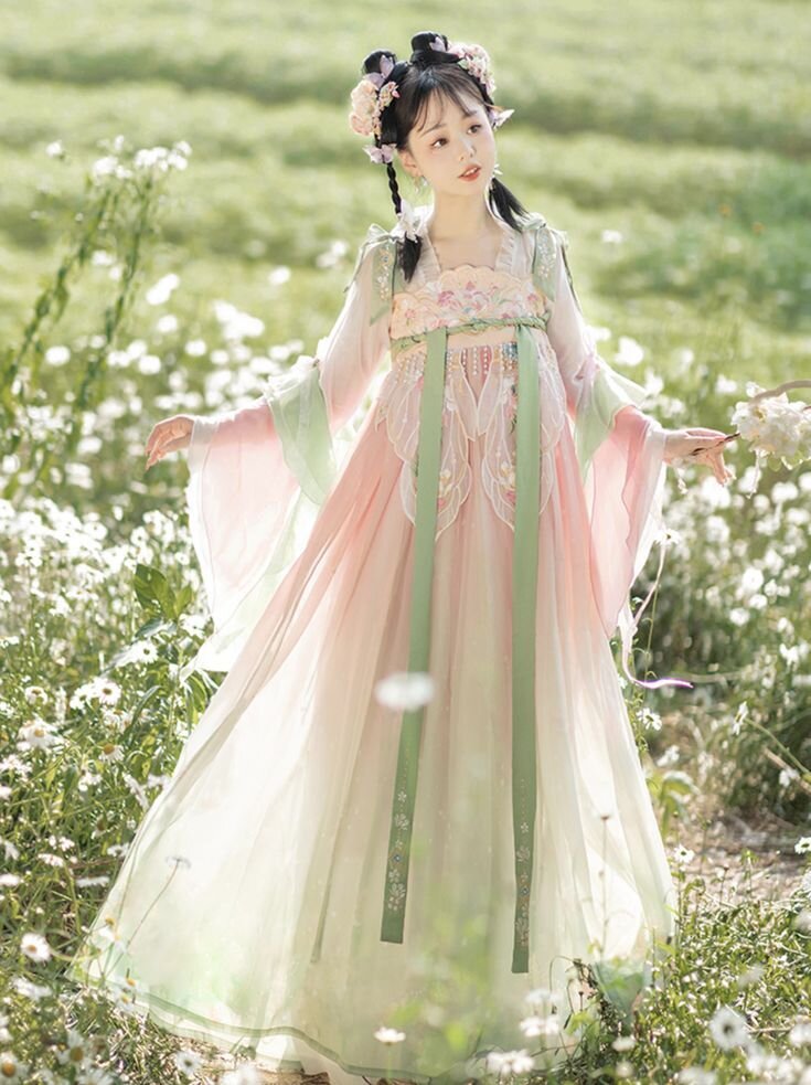 Juns Hanfu Studio:Preserving Traditional Chinese Cultural Splendor Through Modern Hanfu Apparel