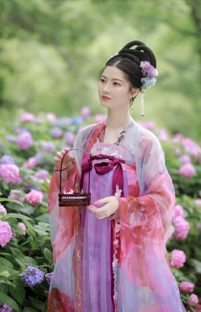 Elegance Redefined:The Story of Yun Jiangnan Cheongsam Flagship Store