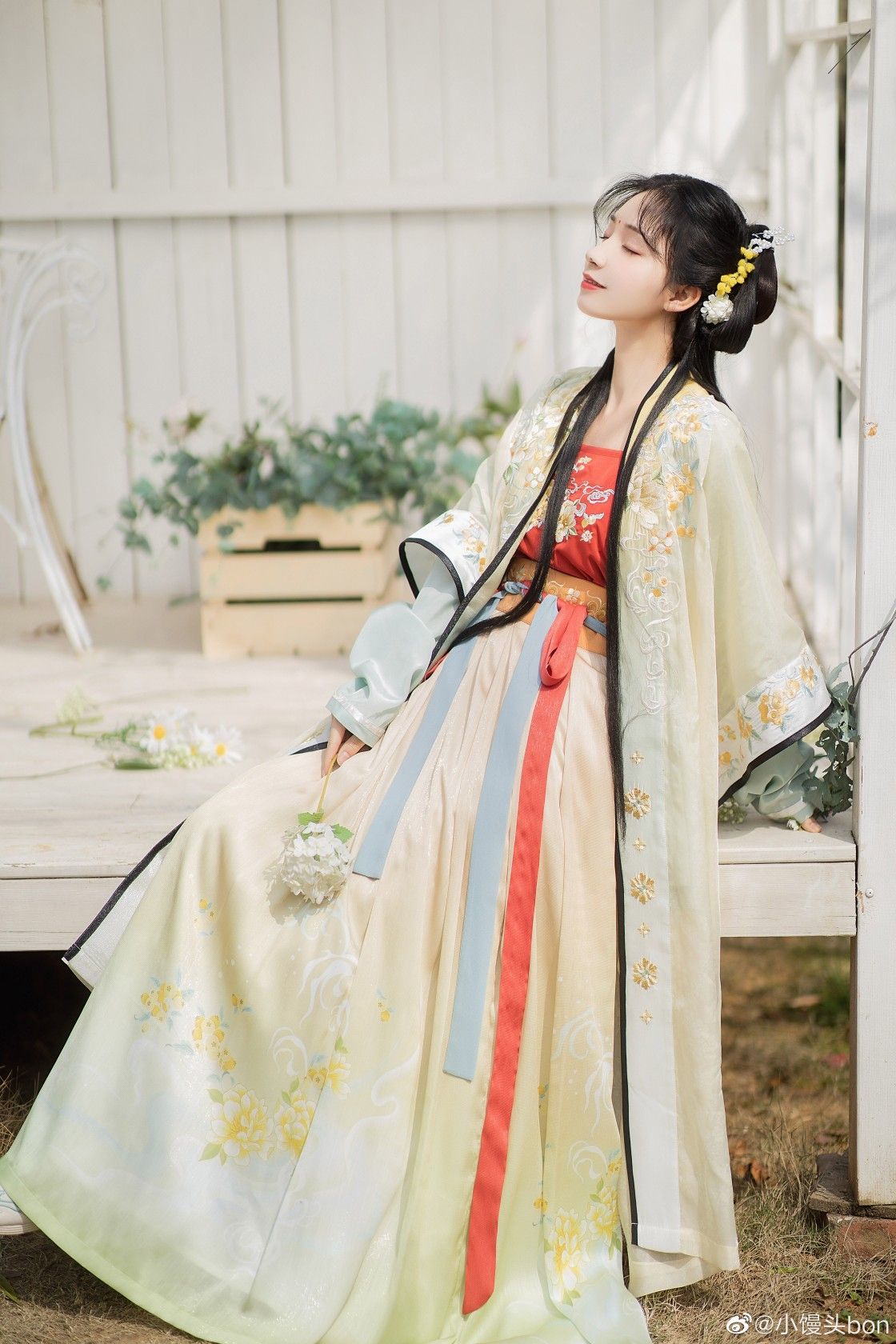 The Elegance of Summer Cheongsam Women