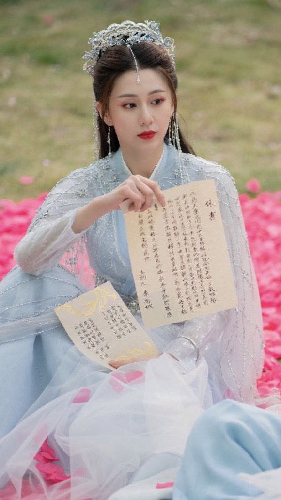 The Revival of Little Chonglou Hanfu:Exploring Its Essence and Cultural Significance The Revival of Little Chonglou Hanfu:Exploring Its Essence and Cultural Significance