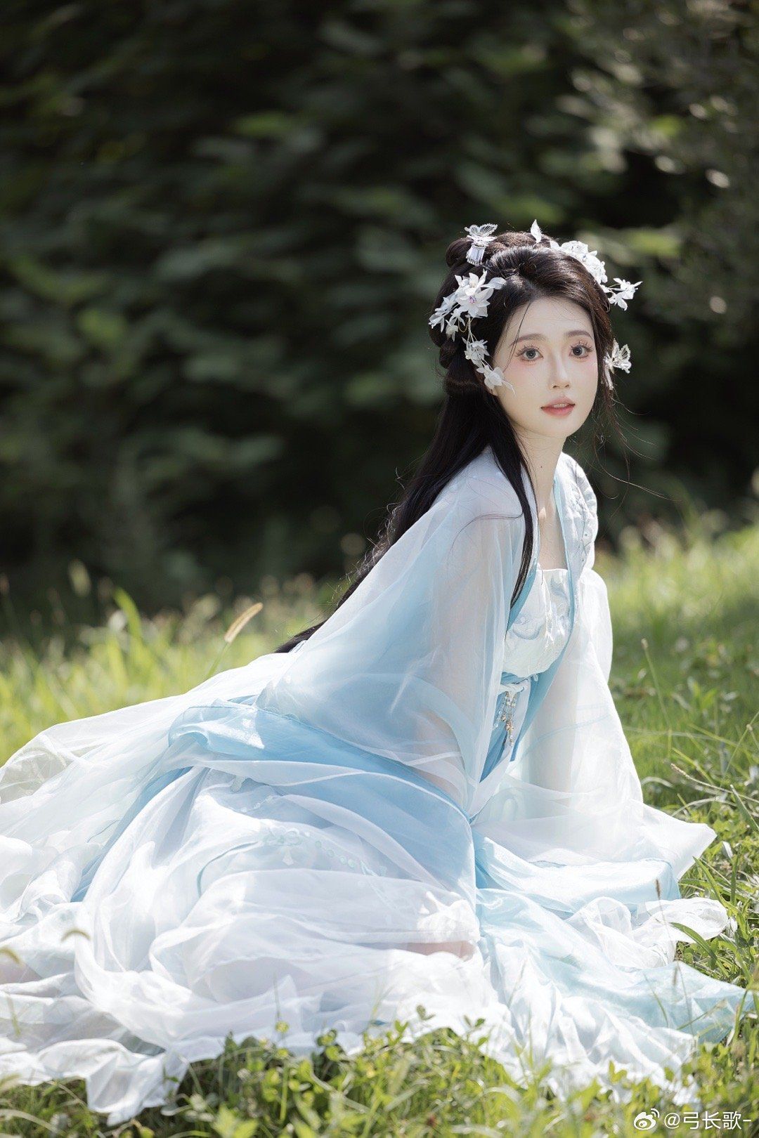 Green Hair Ornamentation in Traditional Chinese Hanfu Fashion:A Closer Look Green Hair Ornamentation in Traditional Chinese Hanfu Fashion:A Closer Look