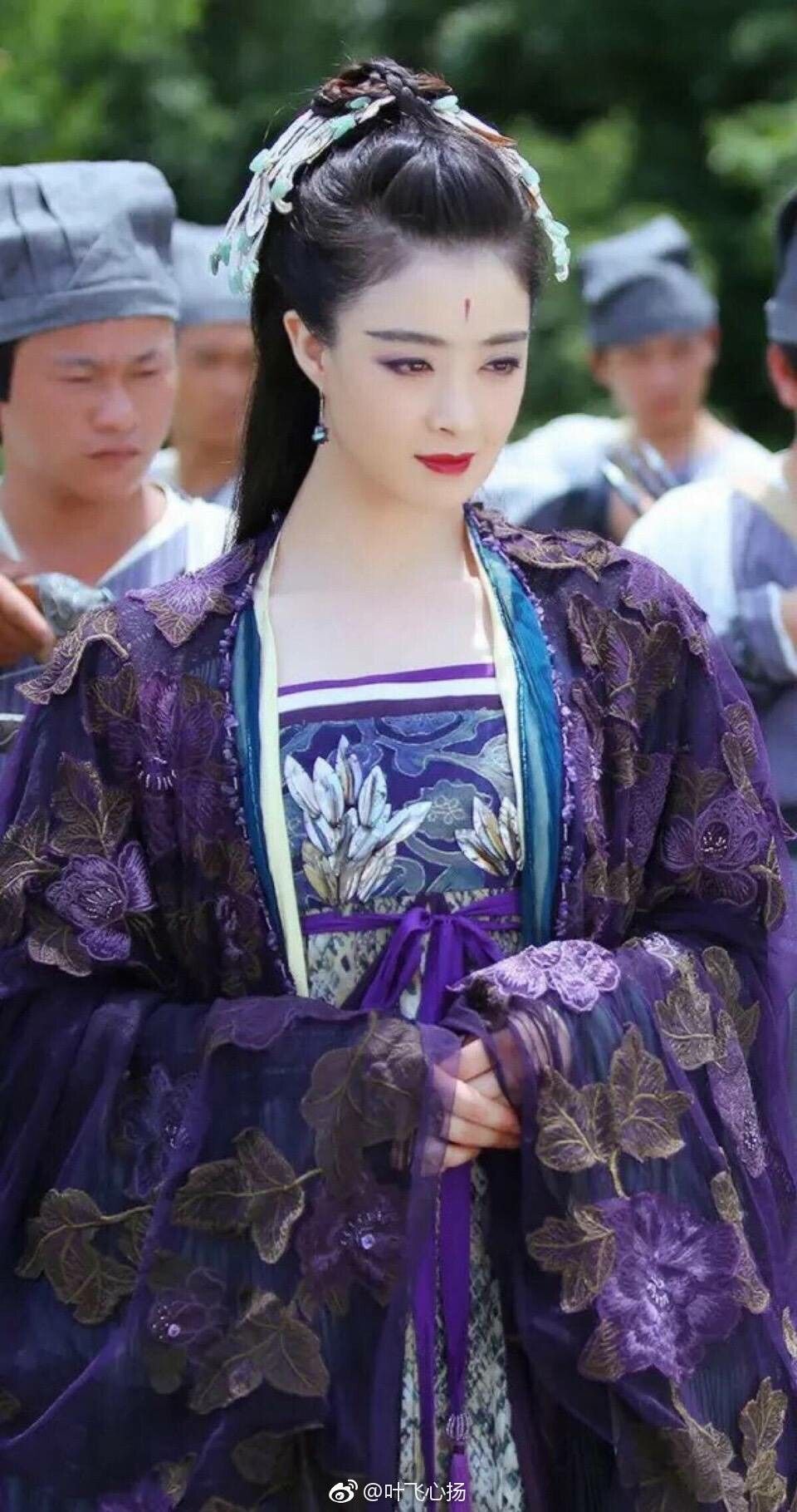The Splendor of Red:The Traditional Chinese Wedding Dress of Hanfu The Splendor of Red:The Traditional Chinese Wedding Dress of Hanfu