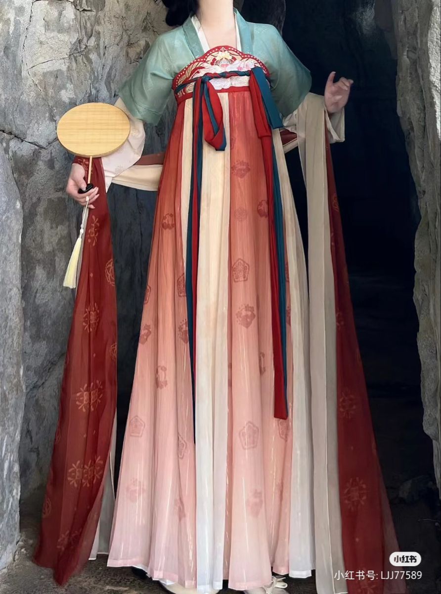 The Splendid Splendor of Hanfu:The Subtle Art of the Hanfu Patchwork The Splendid Splendor of Hanfu:The Subtle Art of the Hanfu Patchwork
