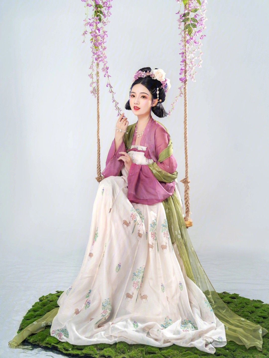 Elegant New Sleeveless Cheongsam with Long Sleeves Embracing the Feminine Charm Elegant New Sleeveless Cheongsam with Long Sleeves Embracing the Feminine Charm