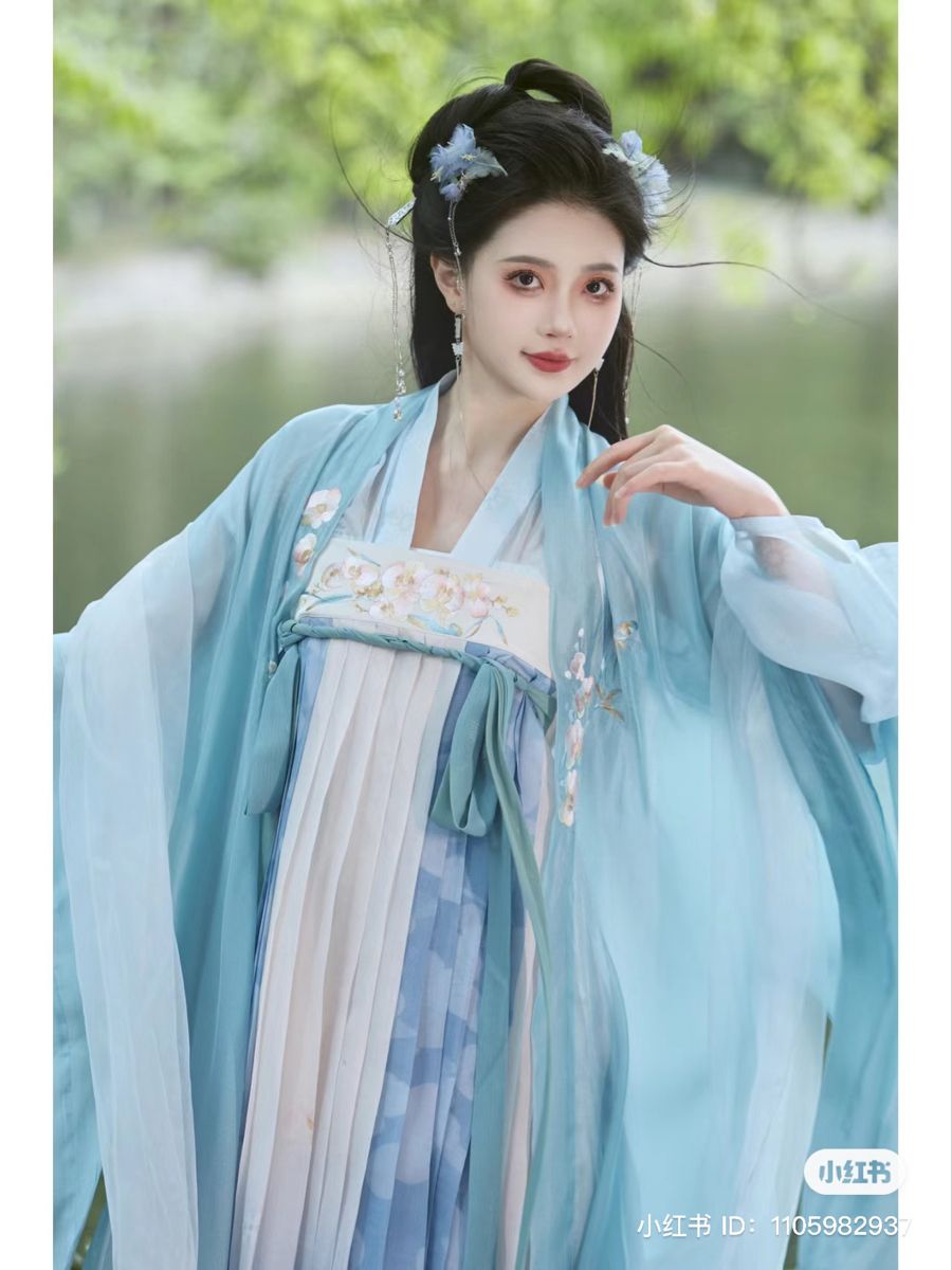 The Splendor of Qingdai Cheongsam:A Cultural Journey Through Time