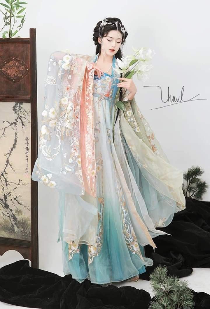 Tall Women in Summer Hanfu Fashion:A Guide to Styling Tall and Elegant Looks with Hanfu Clothes