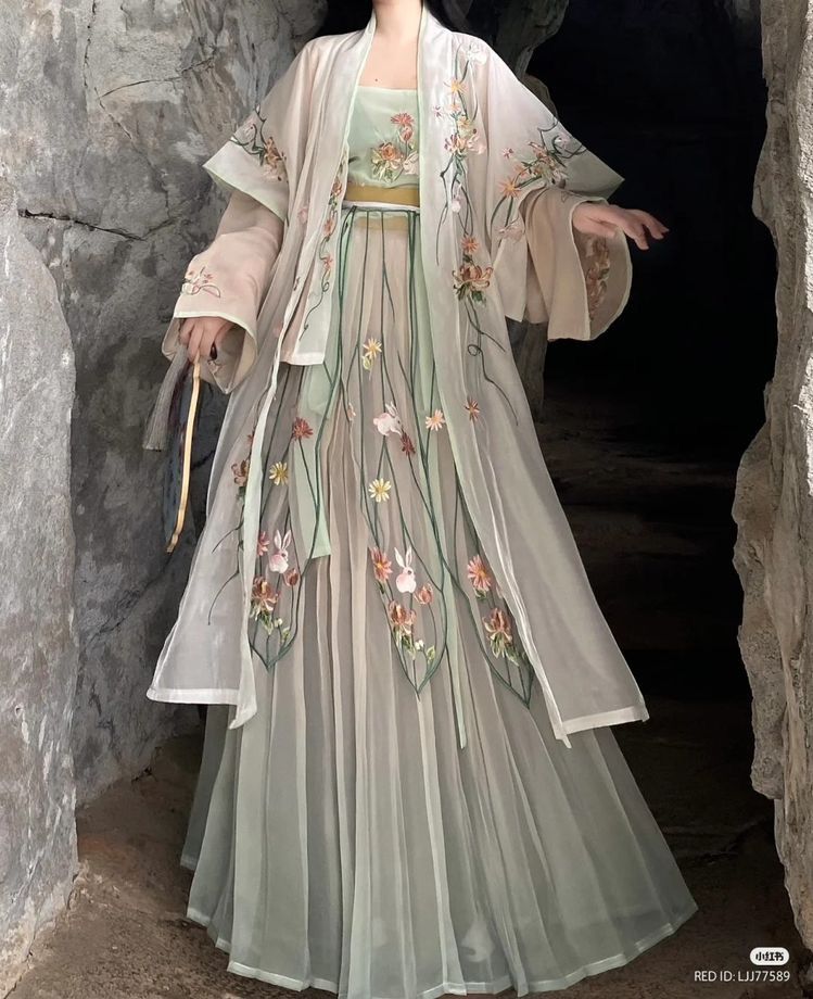 Little Girls in Traditional Chinese Hanfu Dress:The Charm of Hanfu-Style Dress for Girls Little Girls in Traditional Chinese Hanfu Dress:The Charm of Hanfu-Style Dress for Girls