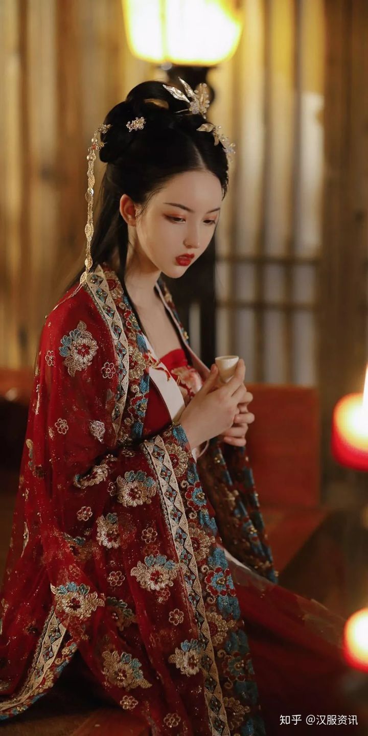 Traditional Splendor:The Authentic Guofeng Set of the Horseface Skirt