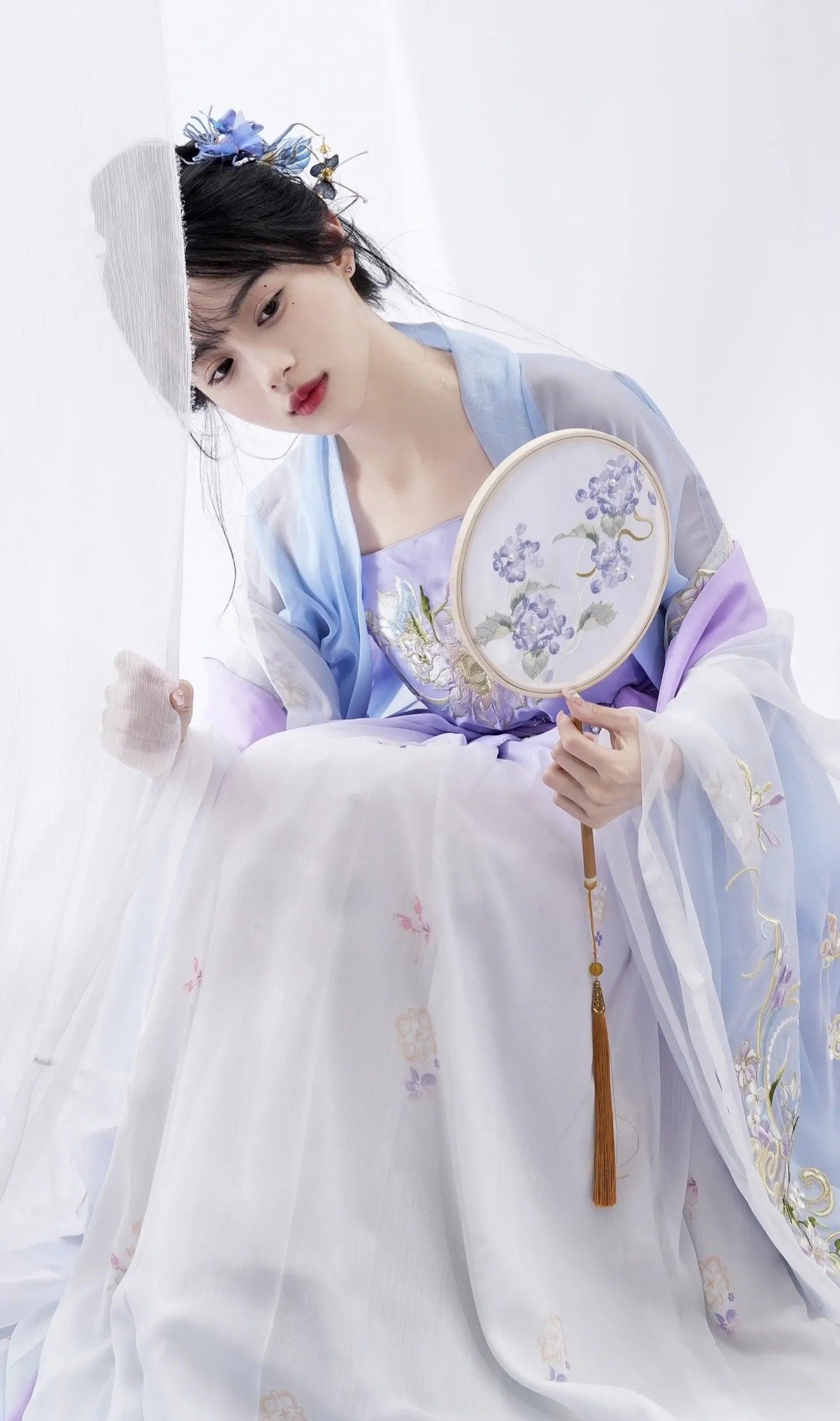The Elegance of Long-Style Qipao:Embracing the Traditional Charm of Personal Cultivation