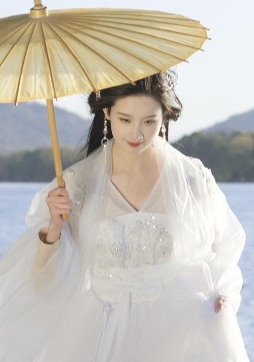 The Evolution of Hanfu Undergarments:A Closer Look at the Art of Hanfu Layering The Evolution of Hanfu Undergarments:A Closer Look at the Art of Hanfu Layering