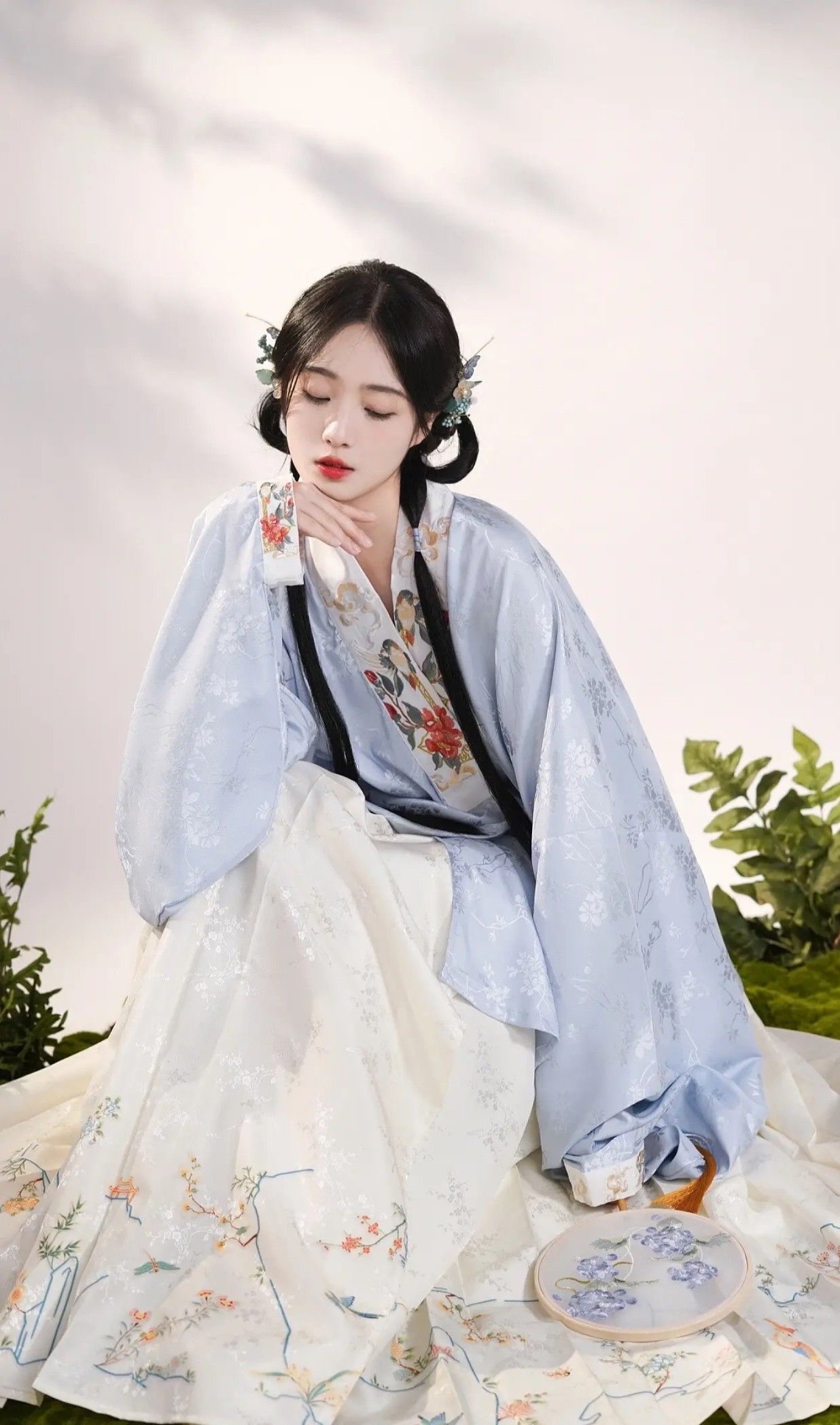 The Splendor of Hong Luan Hanfu:Unraveling the Rich Heritage of Traditional Chinese Clothing The Splendor of Hong Luan Hanfu:Unraveling the Rich Heritage of Traditional Chinese Clothing