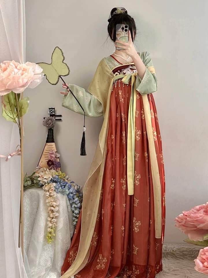 Spring Splendor:The Revival of Hanfu,the Traditional Chinese Clothing Spring Splendor:The Revival of Hanfu,the Traditional Chinese Clothing