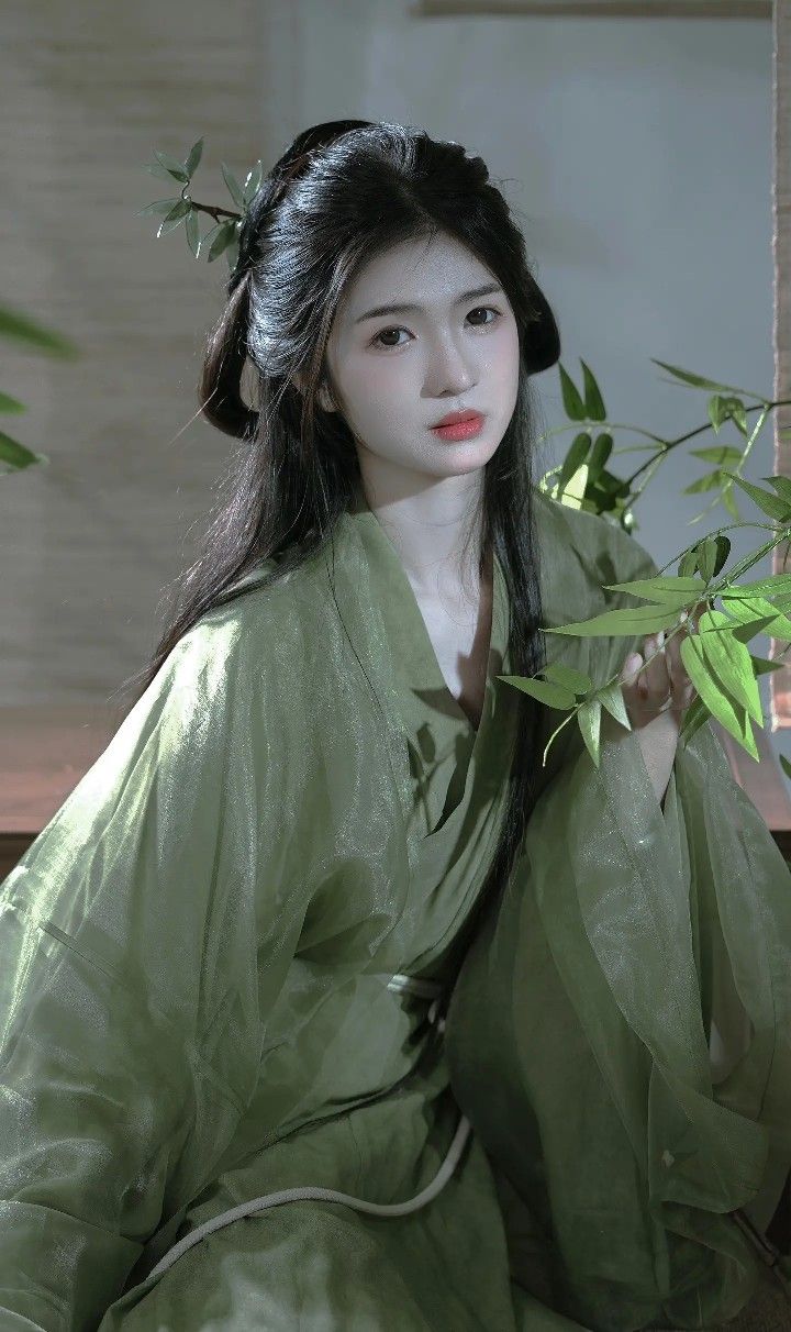 Oceanic Splendor:The Rise of Hanfu Fashion in the Age of the Great Fish Oceanic Splendor:The Rise of Hanfu Fashion in the Age of the Great Fish