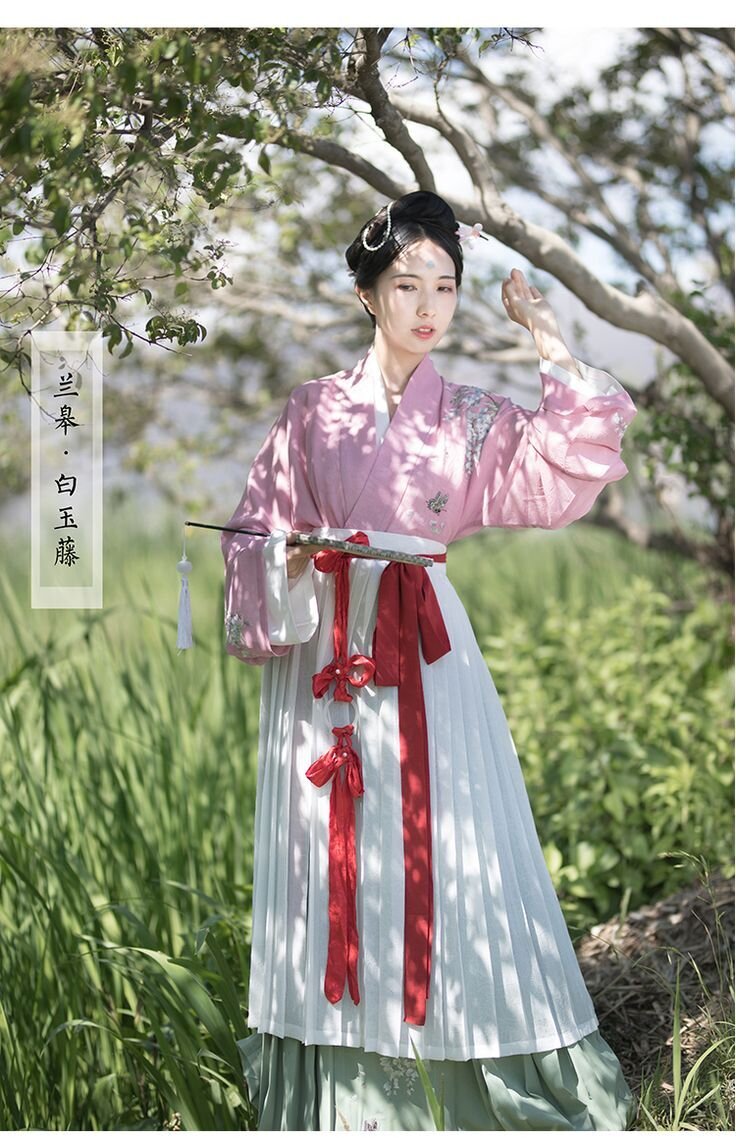 The Enchantment of French Cheongsam Skirts:A Journey Through Elegance and Tradition The Enchantment of French Cheongsam Skirts:A Journey Through Elegance and Tradition