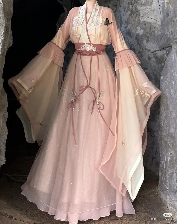 Embracing the Elegance of Qipao:A Journey Through My Closet Embracing the Elegance of Qipao:A Journey Through My Closet
