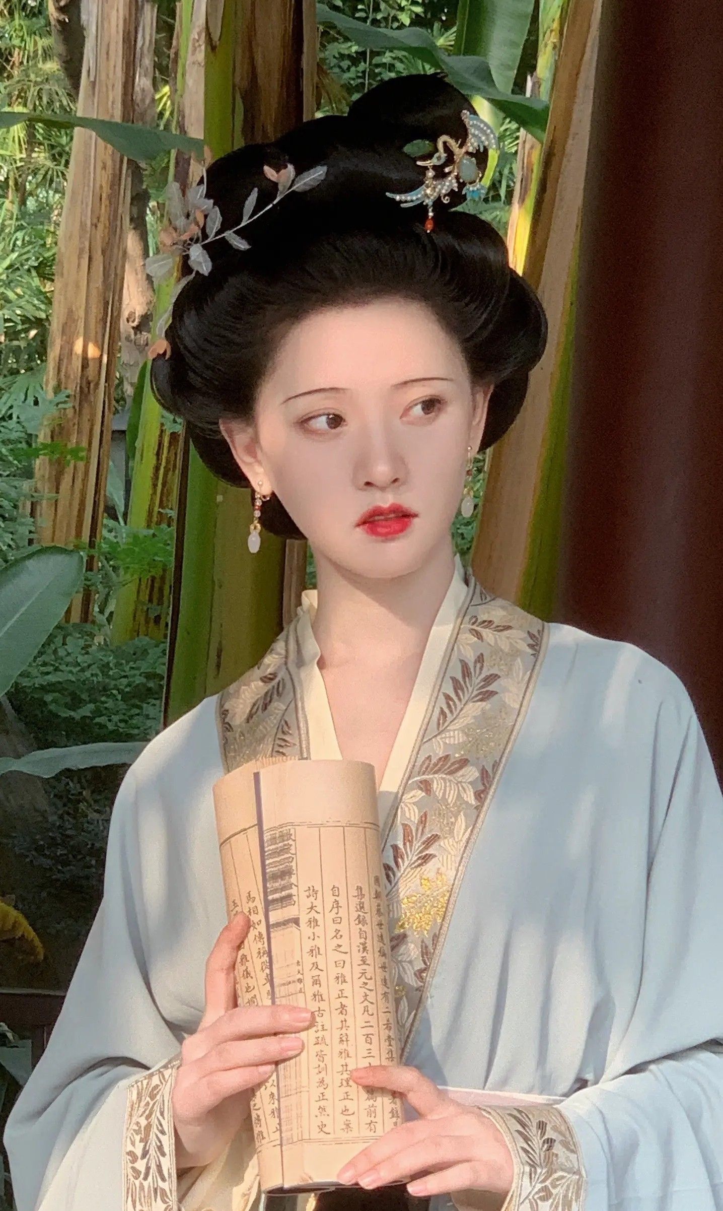Traditional Chinese Childrens Hanfu for Girls:A New Years Celebration in Style Traditional Chinese Childrens Hanfu for Girls:A New Years Celebration in Style