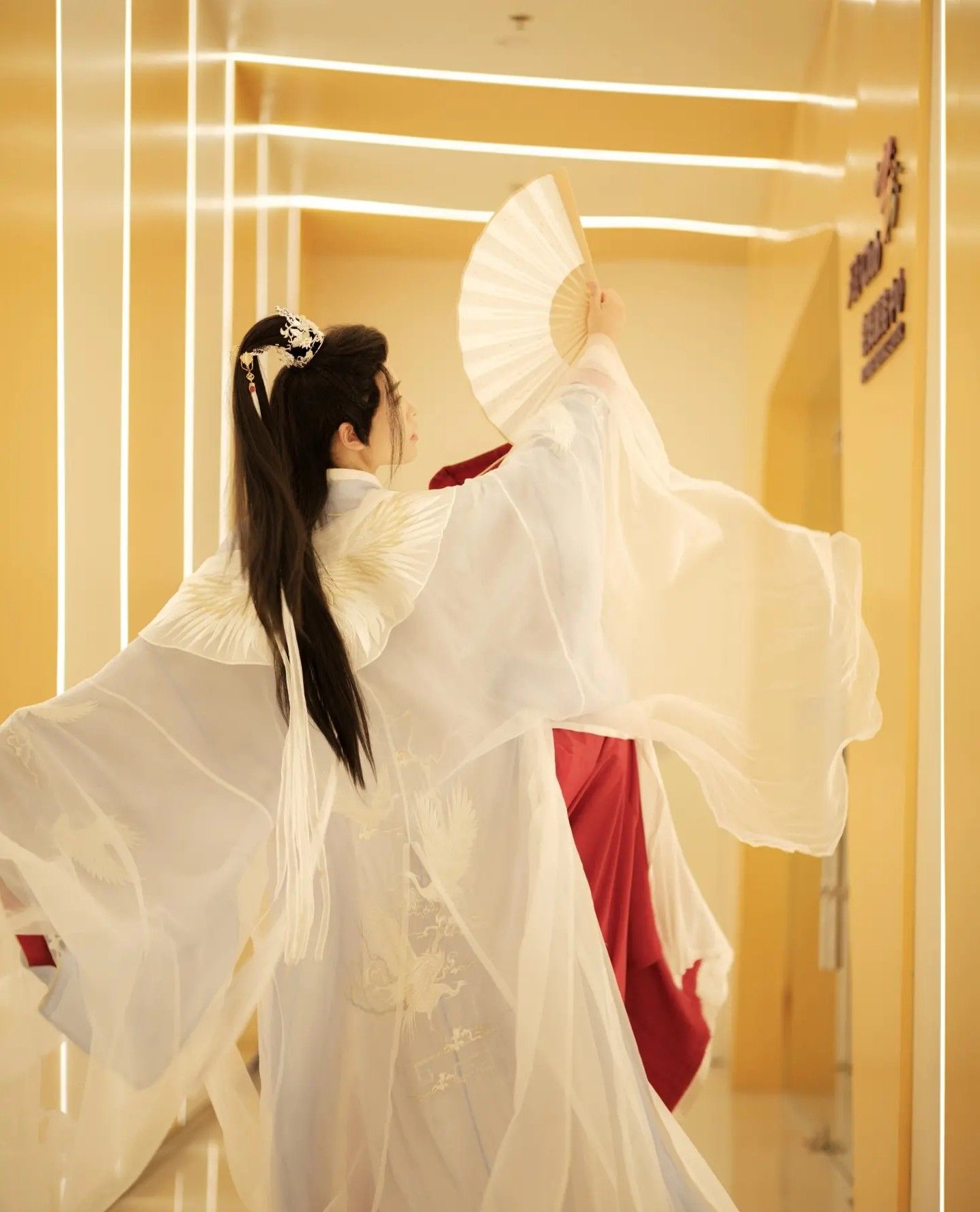 The Evolution of Cheongsam:International Fashion Brands Embracing Traditional Chinese Elegance