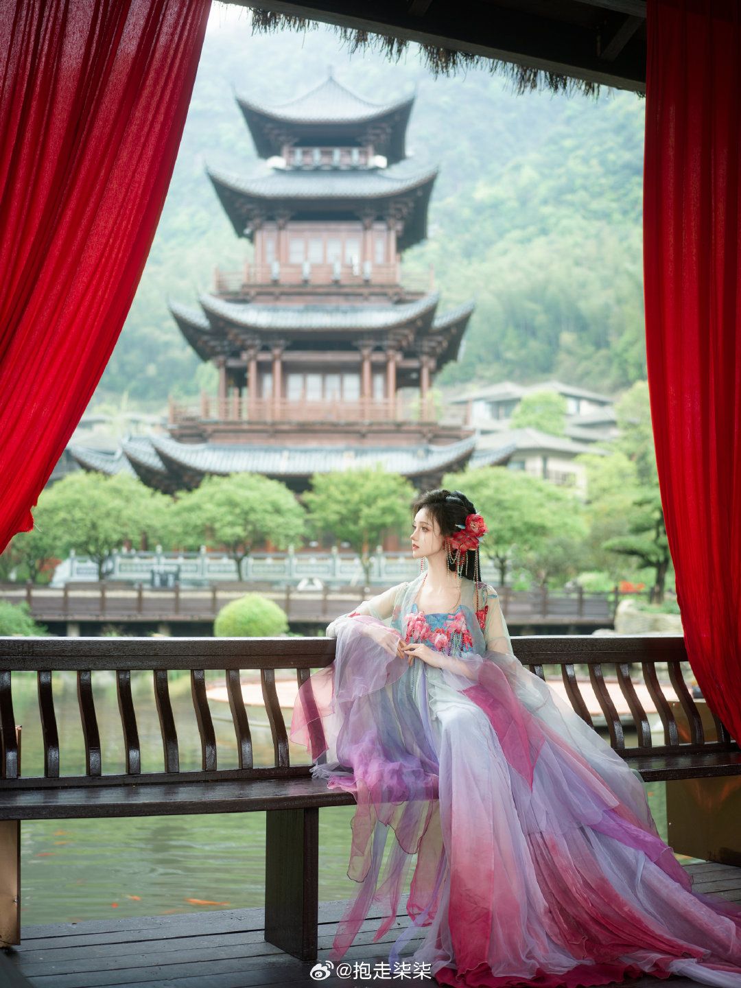 The Elegance of Cheongsam:Pairing with the Perfect Jacket The Elegance of Cheongsam:Pairing with the Perfect Jacket