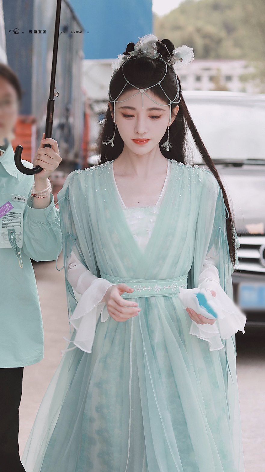Retro-Inspired Print Innovations in Traditional Cheongsam Fashion Retro-Inspired Print Innovations in Traditional Cheongsam Fashion