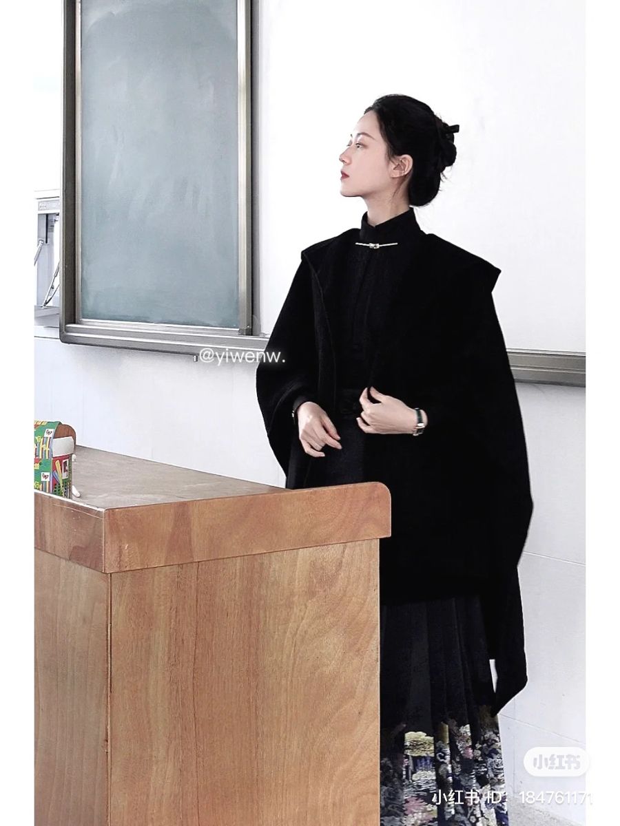 Autumn Qipao Revamp:The Youthful Girl in Traditional Elegance Autumn Qipao Revamp:The Youthful Girl in Traditional Elegance