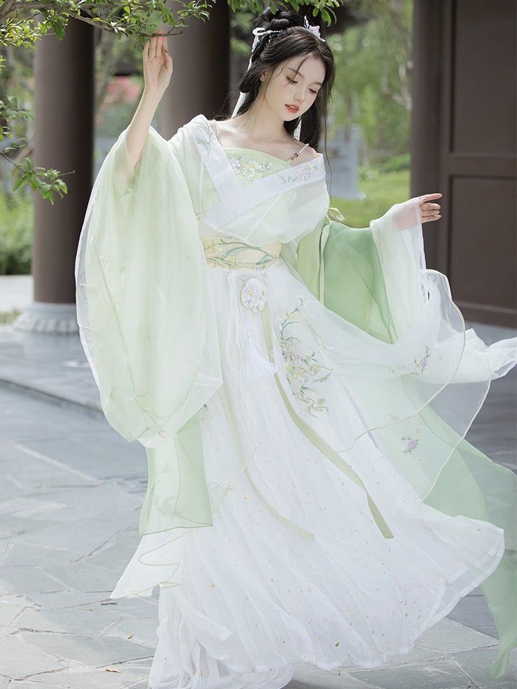 Innovative Hanfu-Style Dress Set:A Modernized Version of Traditional Chinese Elegance