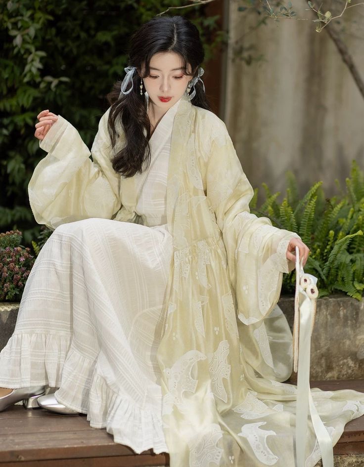 Encountering the Ancient Charm of Hanfu:The Yu Long Style Encountering the Ancient Charm of Hanfu:The Yu Long Style