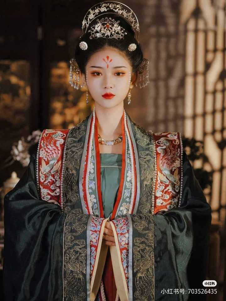 The Elegance of Cheongsam:A Closer Look at the Blouse